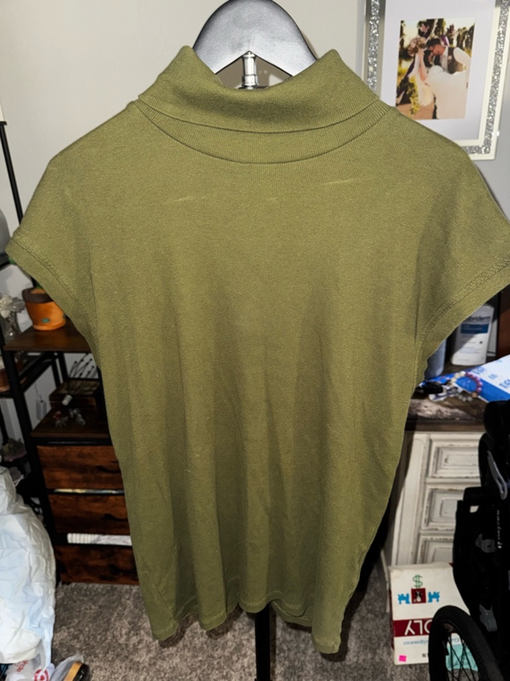 Banana Republic Olive Knit Short Sleeve Turtleneck Neck